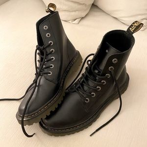 NEVER BEEN WORN DOCS NWOT